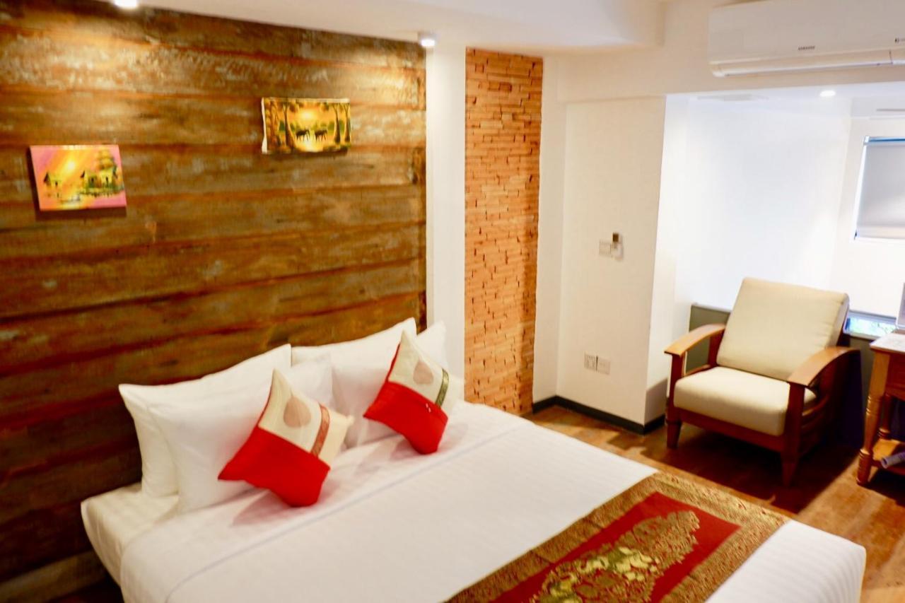 1004 Boutique Hotel シェムリアップ エクステリア 写真