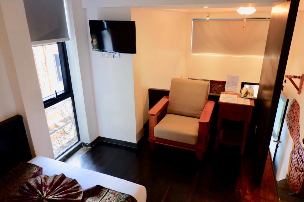 1004 Boutique Hotel シェムリアップ エクステリア 写真