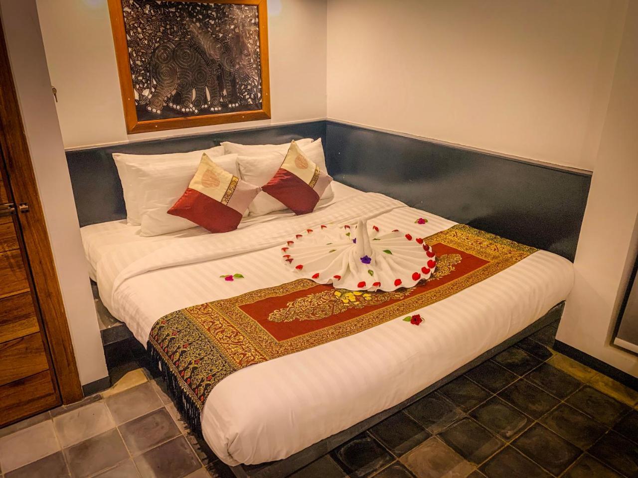 1004 Boutique Hotel シェムリアップ エクステリア 写真