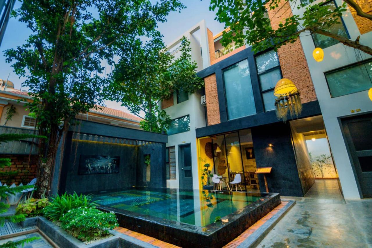 1004 Boutique Hotel シェムリアップ エクステリア 写真