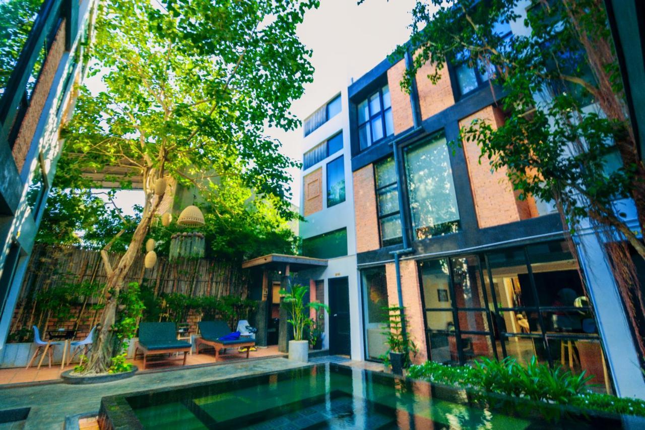 1004 Boutique Hotel シェムリアップ エクステリア 写真