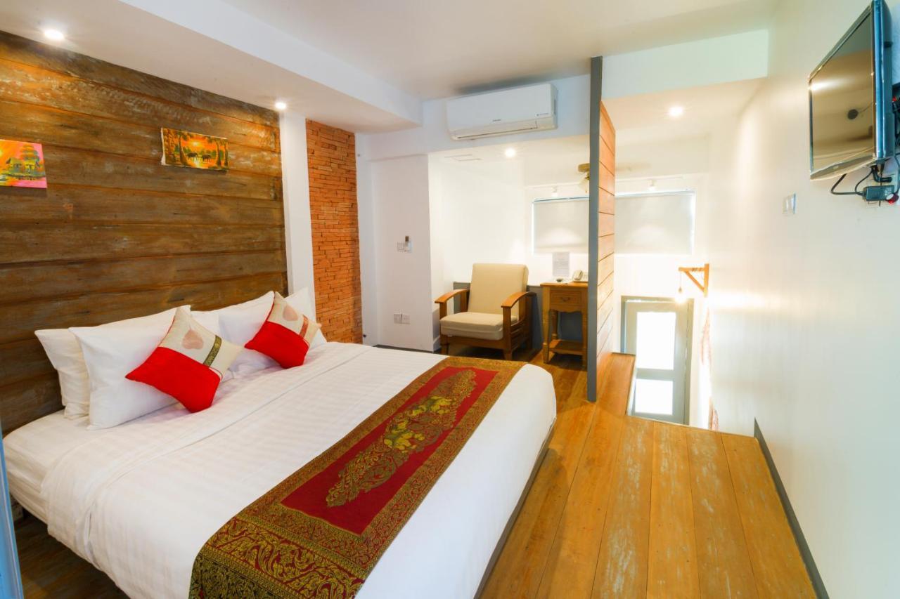1004 Boutique Hotel シェムリアップ エクステリア 写真