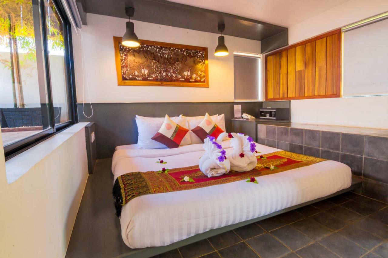1004 Boutique Hotel シェムリアップ エクステリア 写真