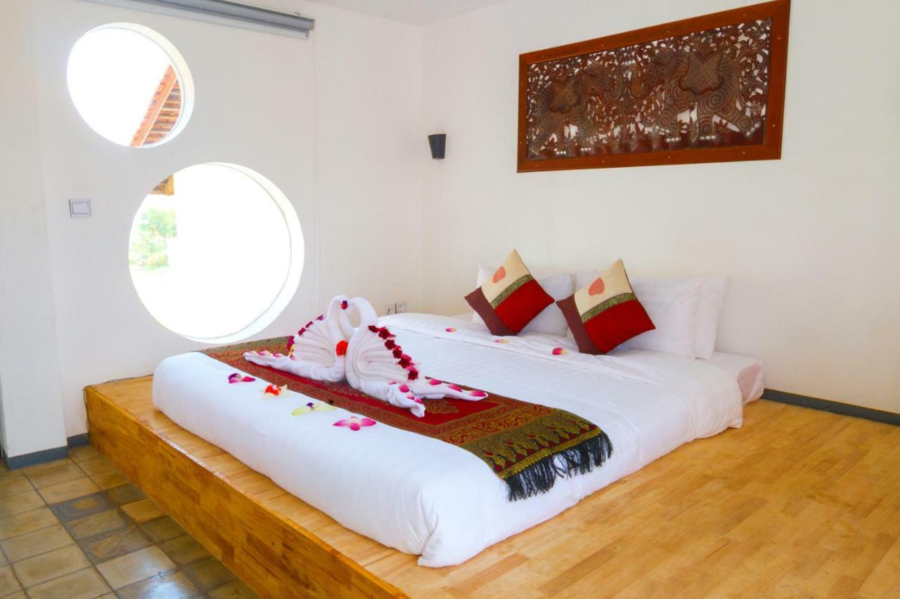 1004 Boutique Hotel シェムリアップ エクステリア 写真