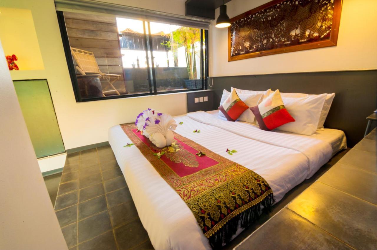 1004 Boutique Hotel シェムリアップ エクステリア 写真